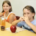 Въвеждат стандарт и за училищните храни