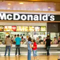 Макдоналдс: Край на самообслужването, вече сервираме