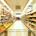 Супермаркетите лъжат клиенти с летни промоции