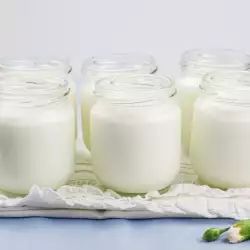 На колко градуса се съхранява кисело мляко?