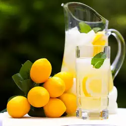 Вижте правилния начин да направите топла вода с лимон сутрин