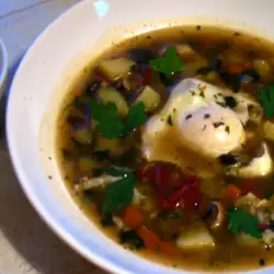 Пролетна супа с манатарки, ориз и поширани яйца