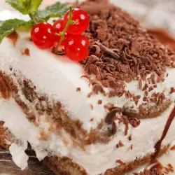 Бисквитена торта с маскарпоне, шоколад и прясно мляко