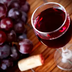 Как се почиства петно от червено вино?