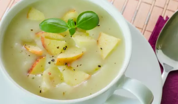 Три идеи за плодови супи, които ще ви станат любими