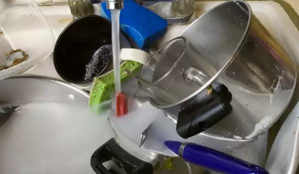 Британците забравиха как се мият чинии