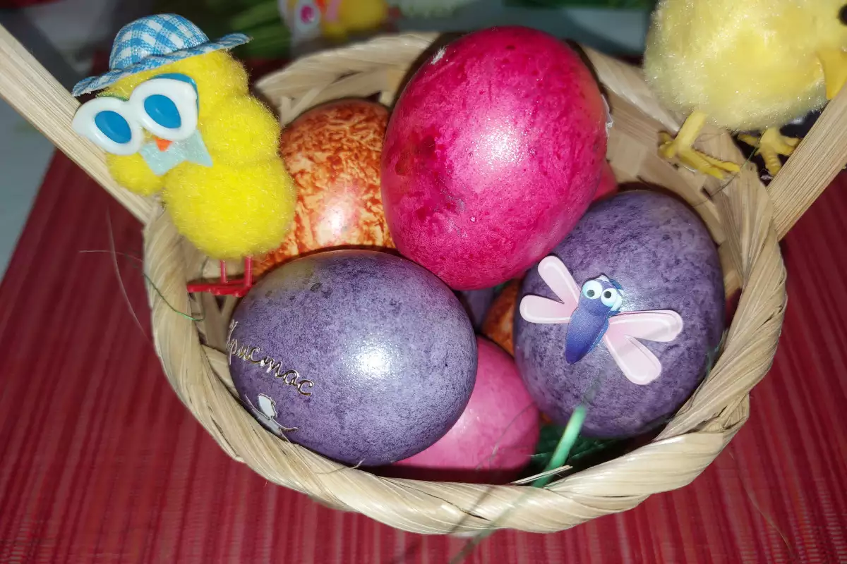Красиво Боядисани Яйца