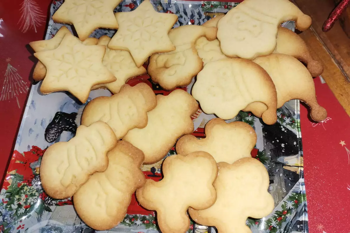 Коледни Ванилови Бисквити с Формички
