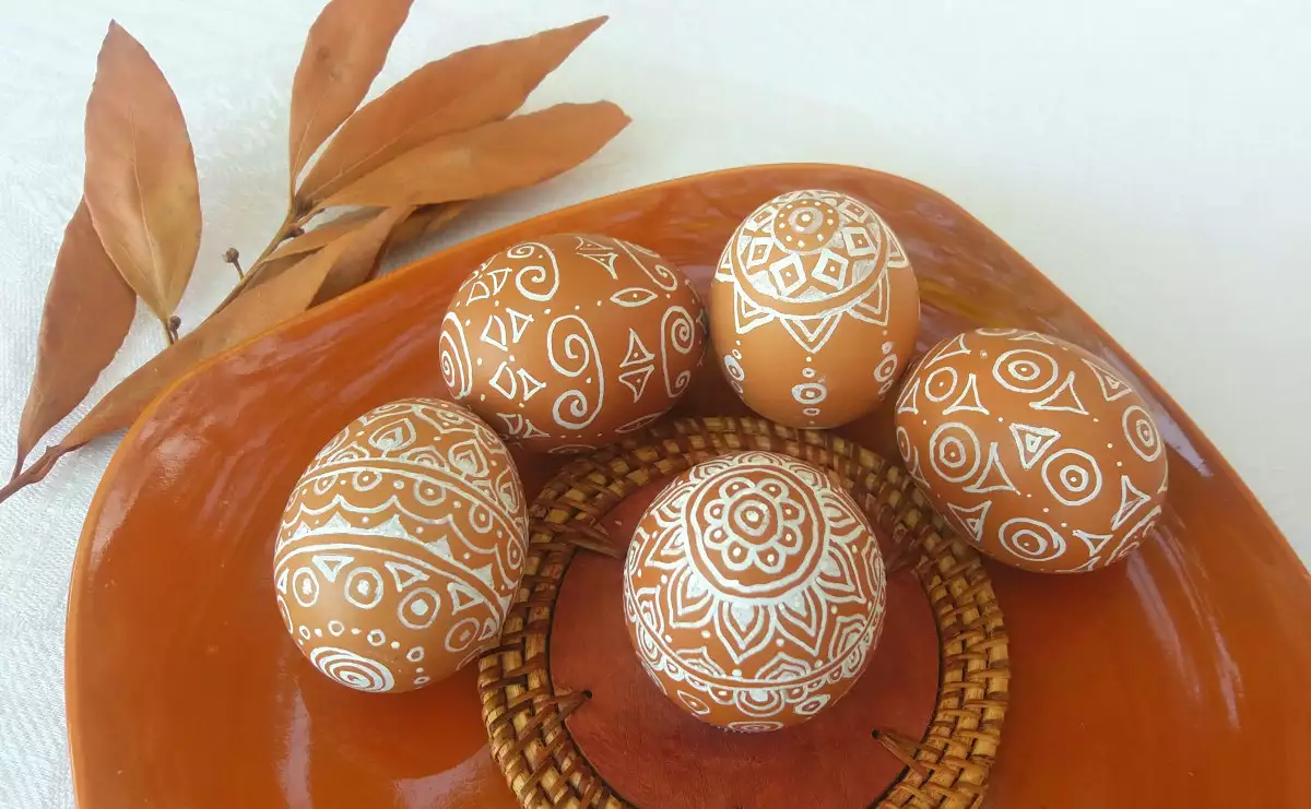 Великденски Яйца Рисувани с лак за Нокти