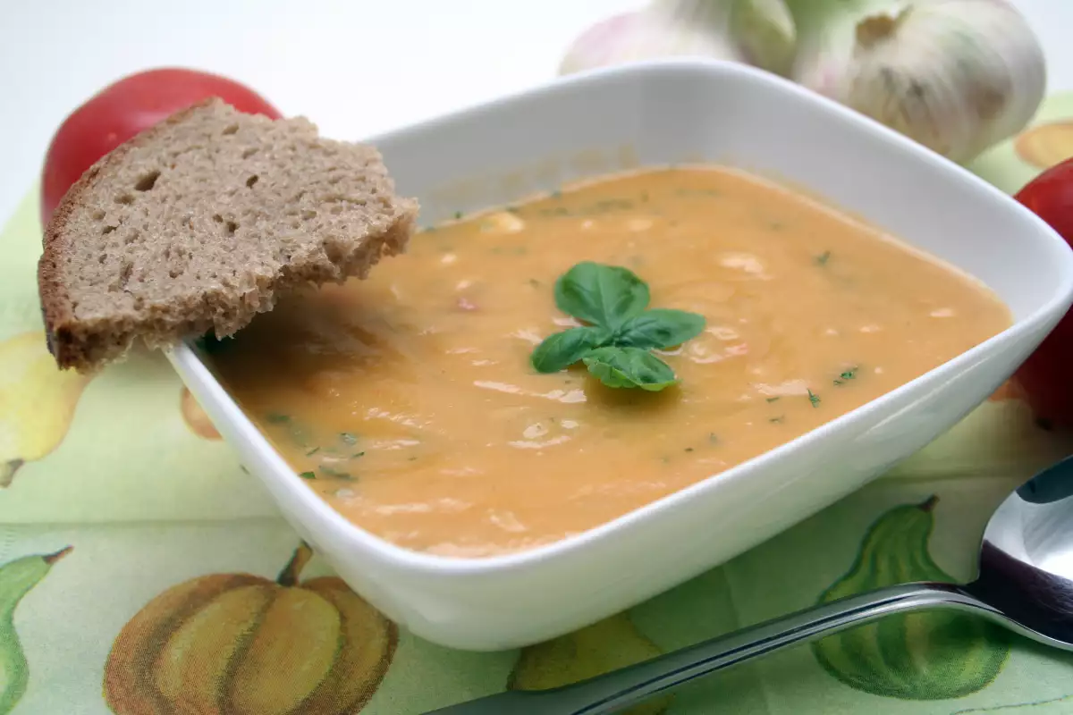 Зеленчукова Супа със Зеле и Картофи
