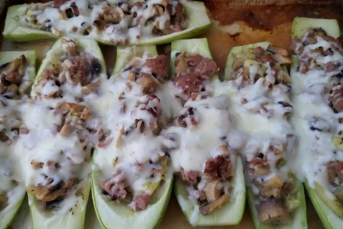 Тиквички Пълнени с Гъби и Ориз
