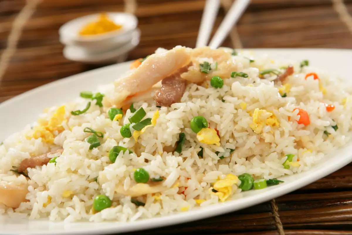 Пържен Ориз със Зеленчуци и Пилешко по Китайски