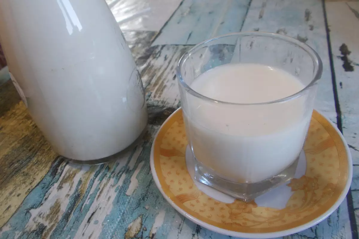 Как да Подквасим Домашно Прясно Мляко