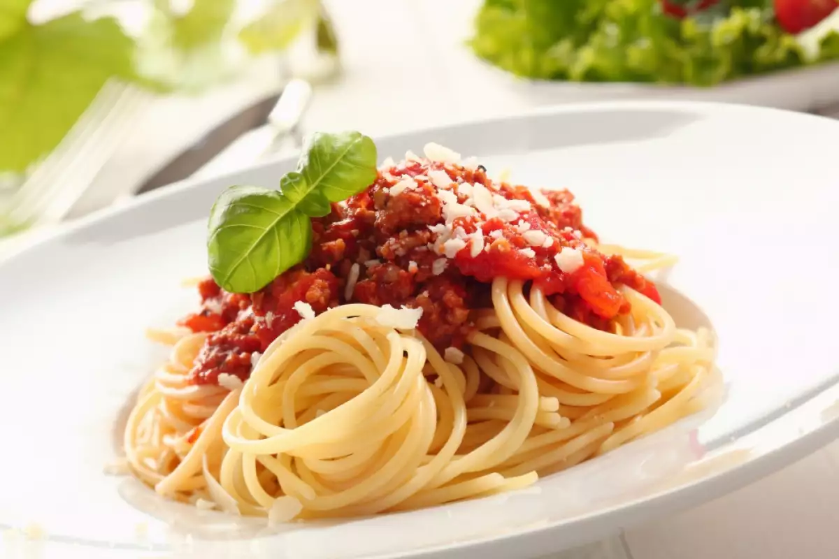 Постни Спагети с Доматен сос