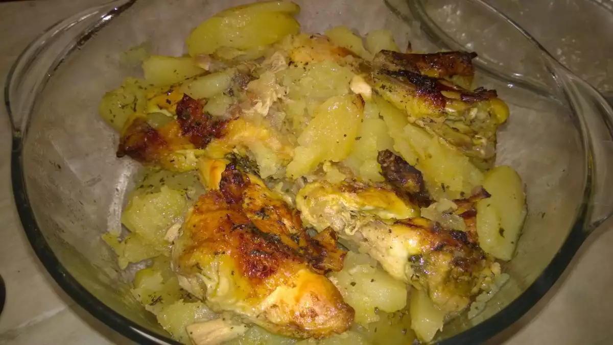 Традиционно Българско Пиле с Картофи