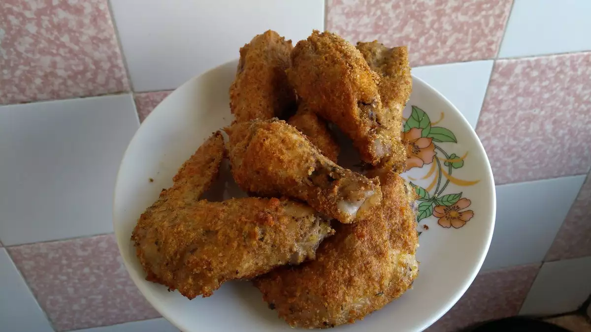 Пилешки Крилца с Картофи на Фурна