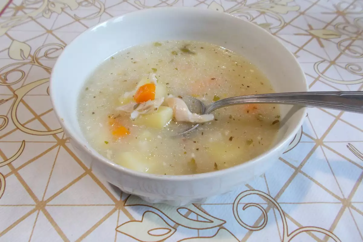 Пилешка Супа с Картофи и Ориз