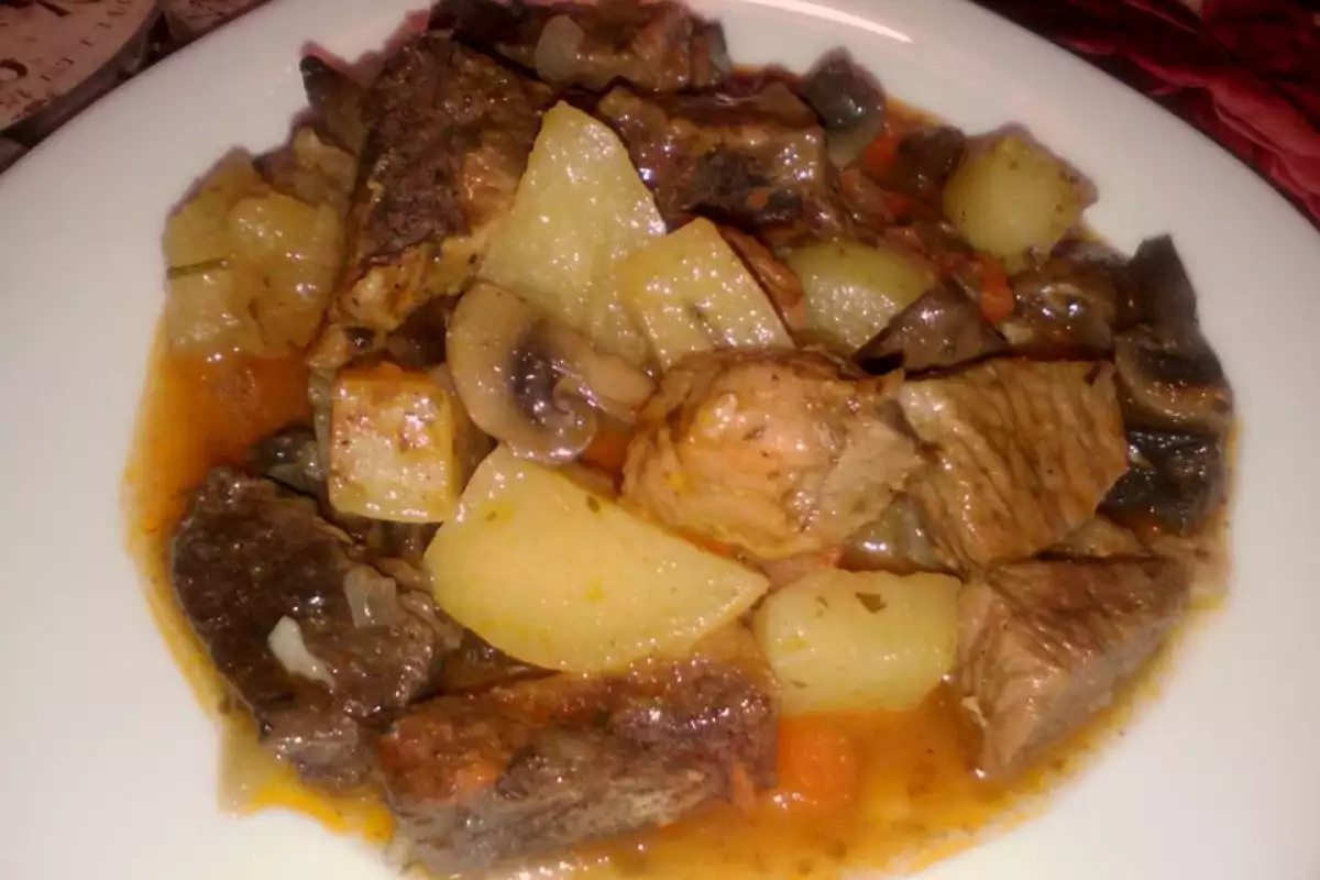 Картофи с Телешко Месо от Буркан на Фурна