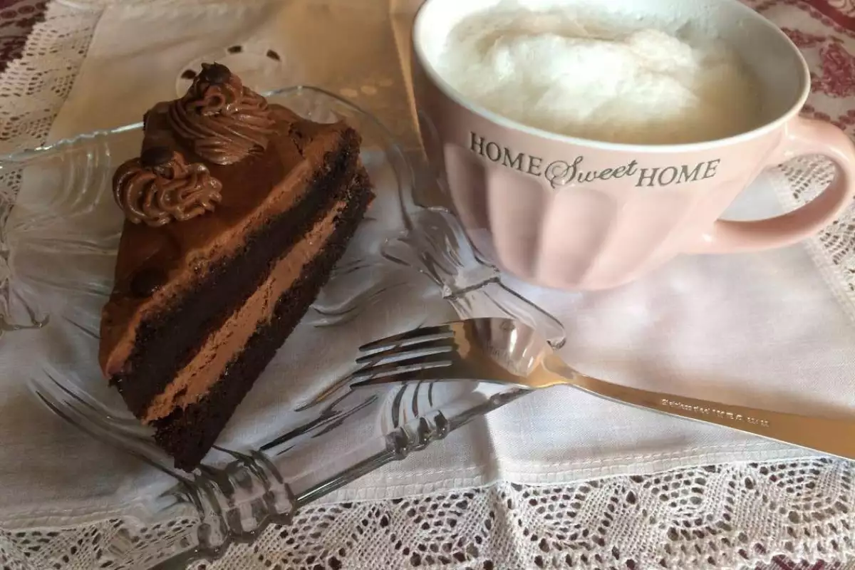 Шоколадова Торта с Кафе