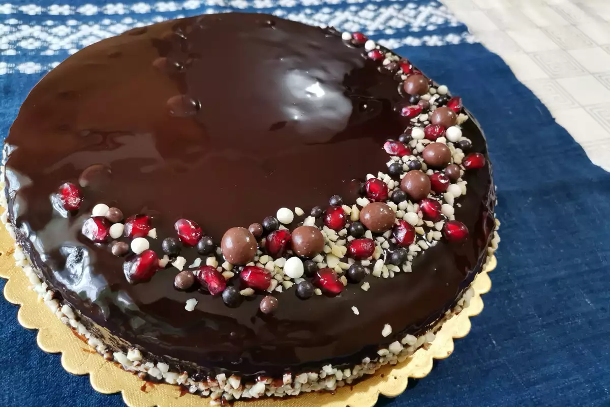 Шоколадова Торта с Вишни