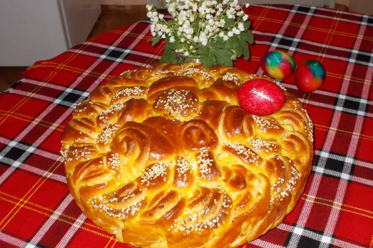 Домашна Питка със Сирене и Масло
