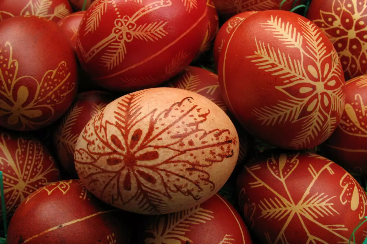 Традиционни Български Великденски Яйца