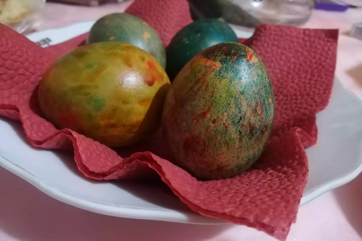 Красиво Боядисани Яйца