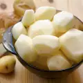 Как да обелим лесно картофи?
