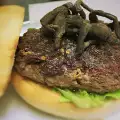 Ако искаш яж: Бургер с тарантули!