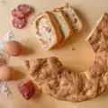 Много вкусен солен кекс със сирене и салам