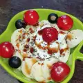Десерт с биволско мляко, вишни и касис