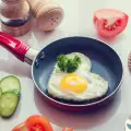 Хапвайте яйца спокойно - не са вредни за сърцето!