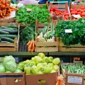 Цените на плодовете и зеленчуците продължават да падат