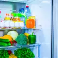 Защо хладилникът замразява?