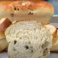 Сладък хляб със стафиди и орехи