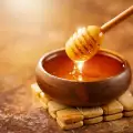Как да разберем дали медът е истински с помощта на свещ
