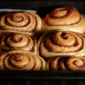 Меки и сочни канелени рулца с глазура