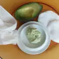 Маска за около очите с авокадо