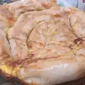 Вкусна баница с одрински кори и сирене