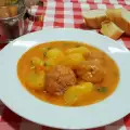 Селска яхния с картофи и кюфтета