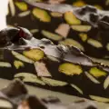 Студен шоколадов фъдж с ядки