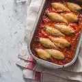 Пълнени калмари с доматен сос на фурна