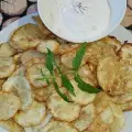 Тиквички с царевично брашно и шафранов сос