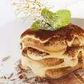 Работник от фабрика приготви най-вкусното тирамису