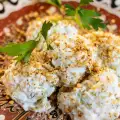 Тракийска салата с орехи и чесън