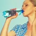 Колко вода да пием в горещото време?