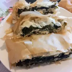 Великденска веган баница с коприва и цвекло