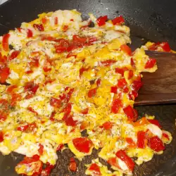 Бъркани яйца по селски