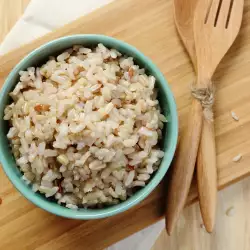 Как се готви пълнозърнест ориз?