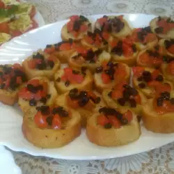 Чеснови брускети с маслини и чери домати